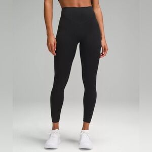 Lululemon - Breezethrough High-Rise Tight 25" (size 8)